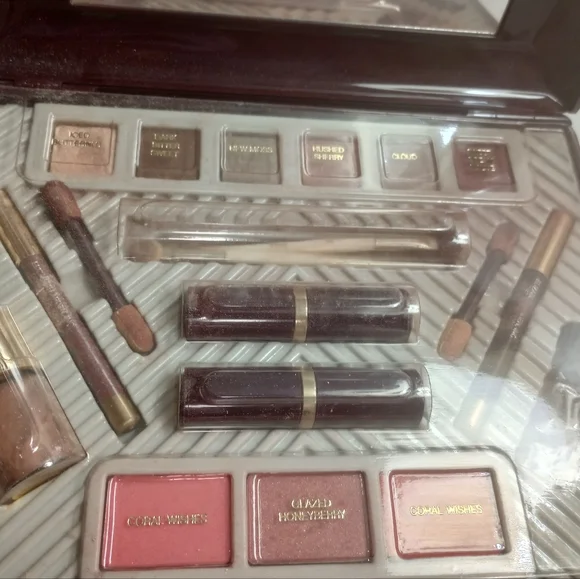 Vintage Elizabeth Arden Make up Kit - Picture 3 of 5